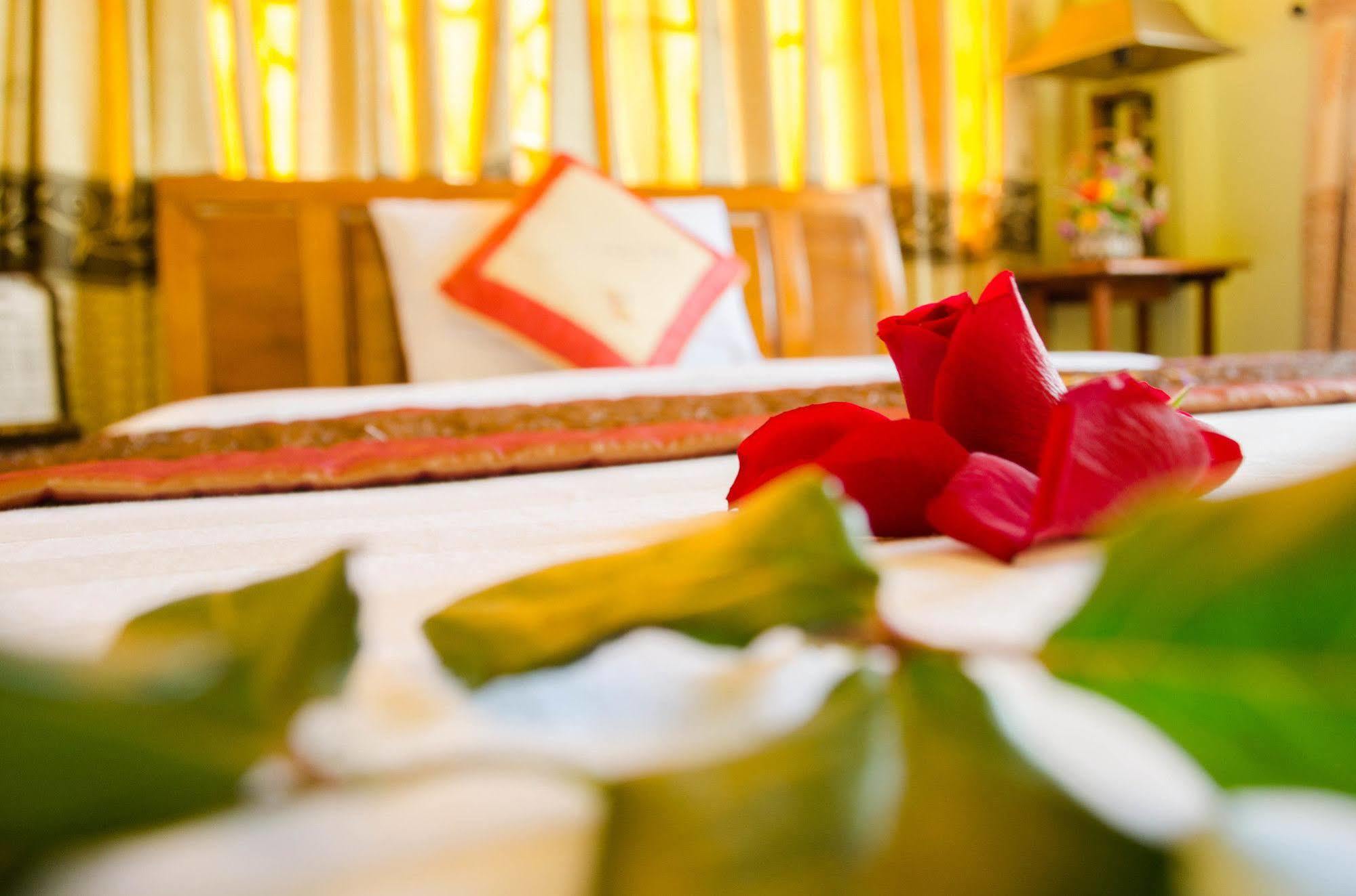 Nhu Phu Hotel Hué Eksteriør billede